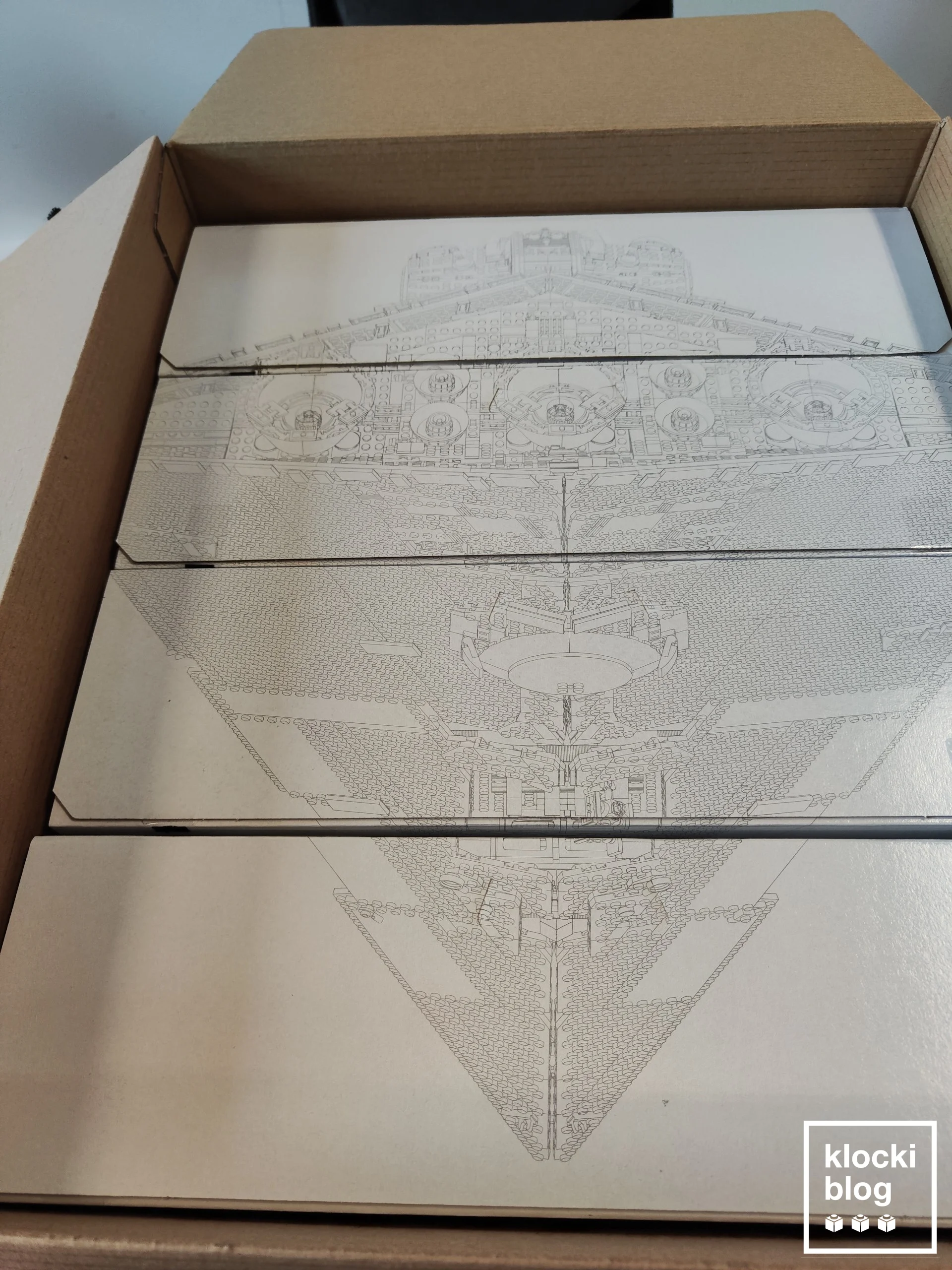 Etap 1: Unboxing, instrukcja i solidna podstawa ekspozycyjna
